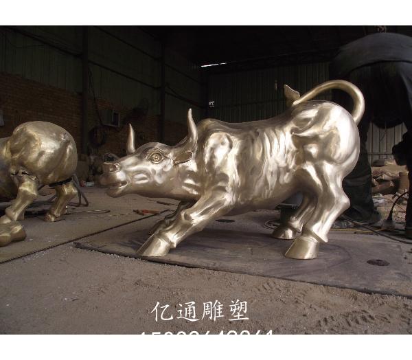 水景铜牛雕塑厂家[源头工厂]电镀铜牛雕塑厂家