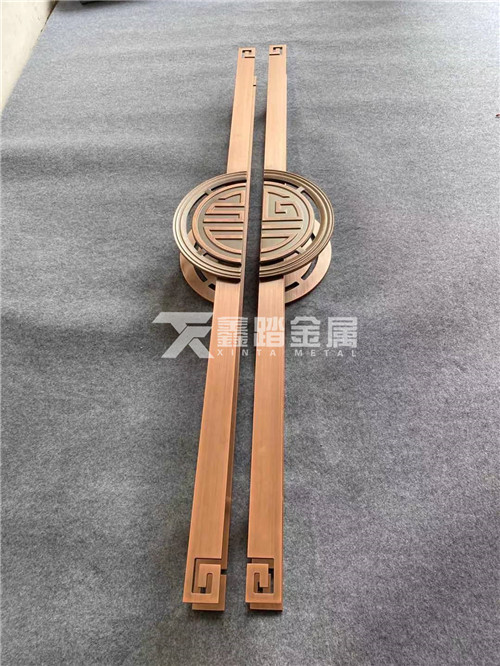 厂家定制中式仿古铜木门铝板浮雕大拉手
