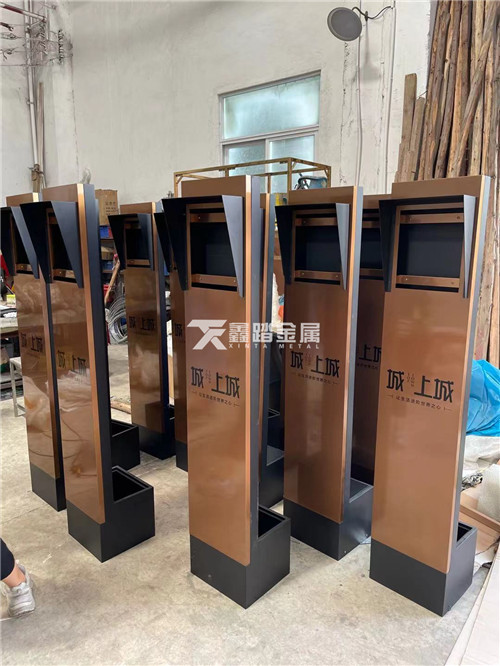 L型不锈钢立式楼宇门禁立柱可定制各种造型与logo