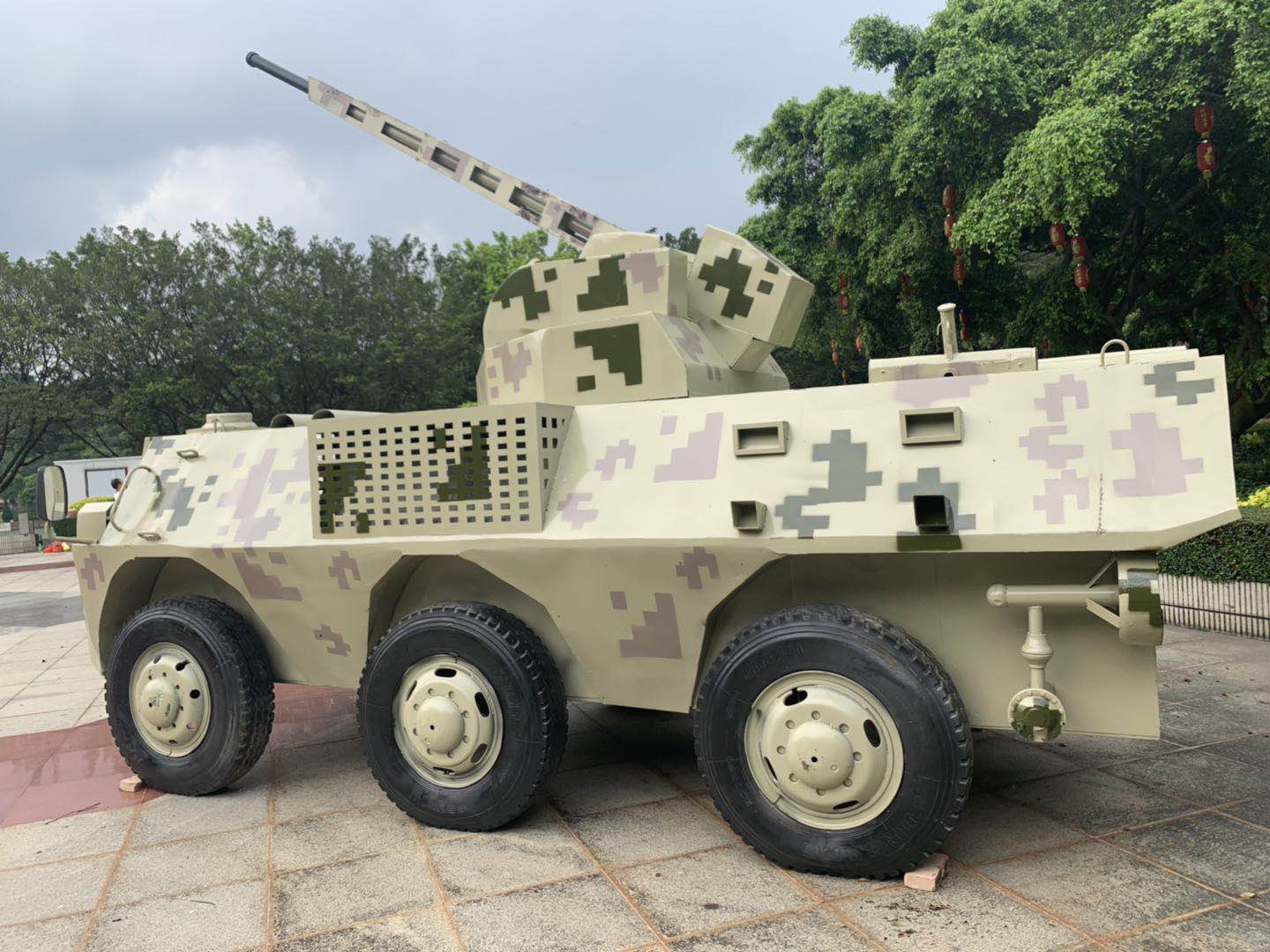 122式榴弹炮装甲车体验开动-国防教育基地军事装备拓展