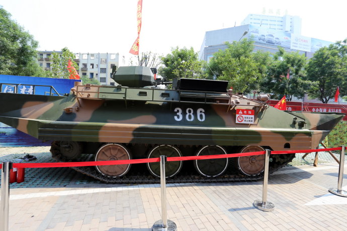 轮式装甲车模型厂 运兵式装甲车1比1军工模型设备