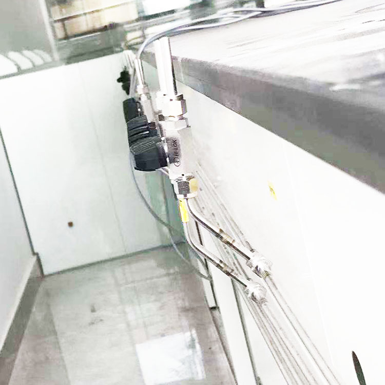 管子自动焊机焊接不锈钢气体管路现场安装施工