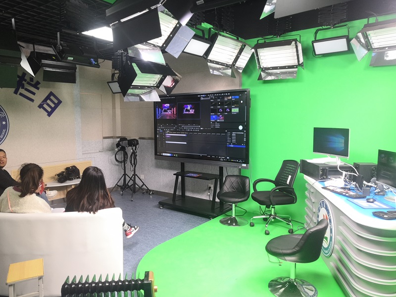 天创华视为阜平县职业教育学校打造专属的虚拟演播室