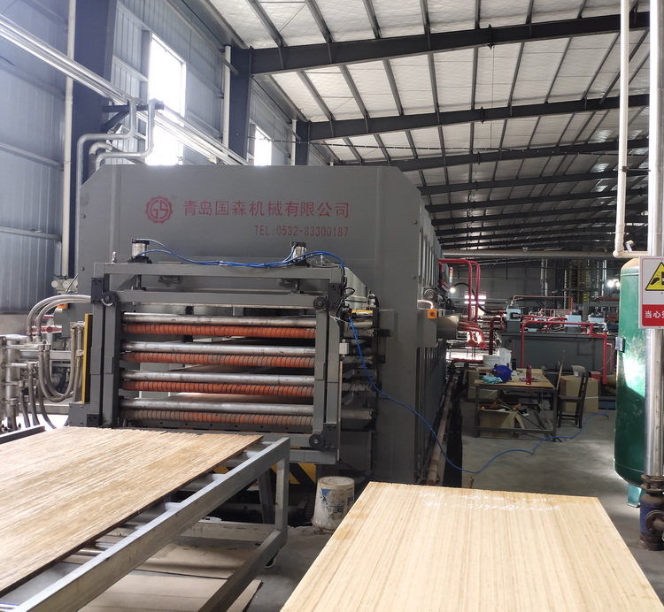 13.2米大幅面集装箱测压竹底板热压机生产线